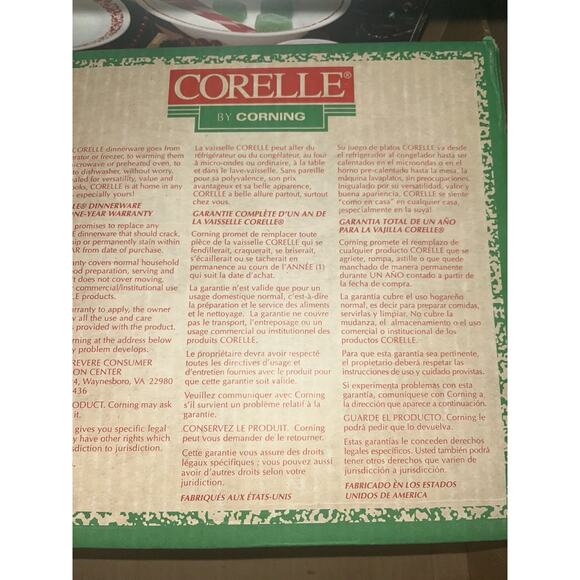 Vintage Corelle St Nick Pattern Red Santa 16 Piece Set Plates Bowls Mugs - Picture 4 of 6